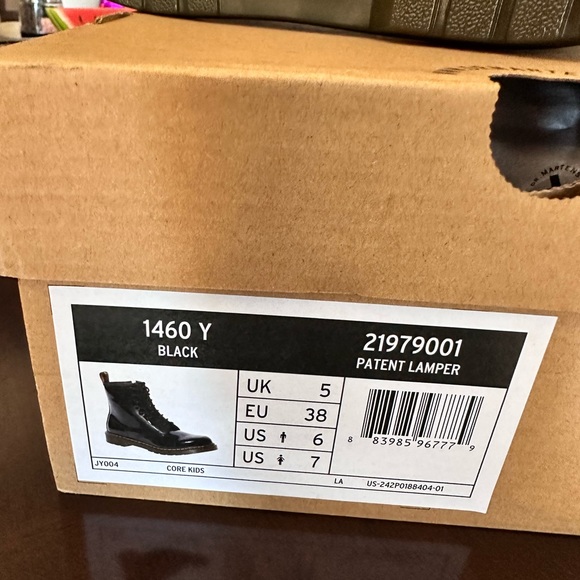 Dr. Martens 1460 PATENT LEATHER LACE UP BOOTS - Picture 8 of 8